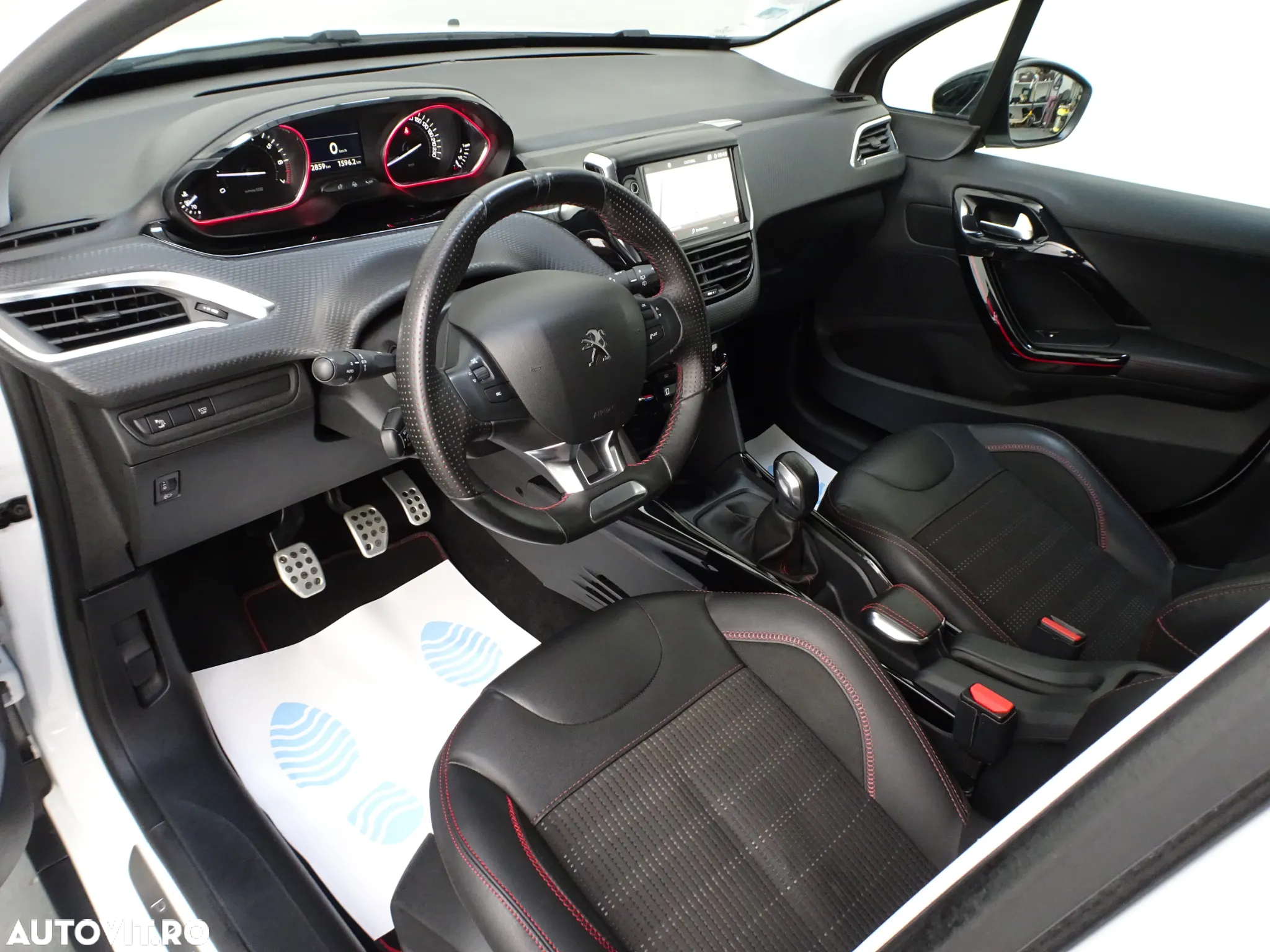 Peugeot 2008 1.2 L PureTech STT GT Line - 6