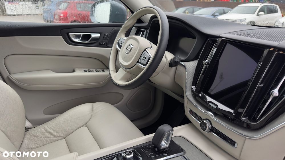 Volvo XC 60 T8 Plug-In Hybrid AWD Ultra Bright - 9