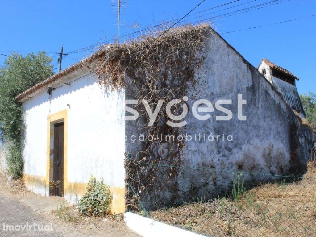 Moradia T2 para recuperar com 522m2 de terreno nas Mouriscas - Grande imagem: 2/23