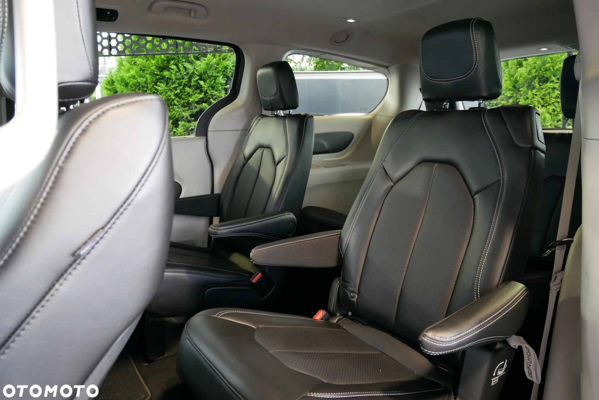 Chrysler Pacifica - 12