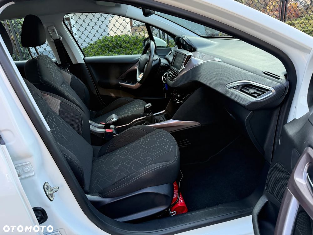 Peugeot 2008 1.2 Pure Tech Style EU6 - 31