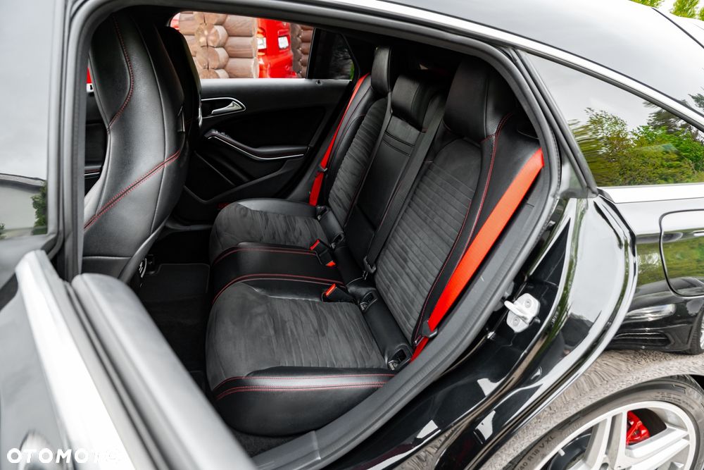 Mercedes-Benz CLA 250 4Matic 7G-DCT AMG Line - 19
