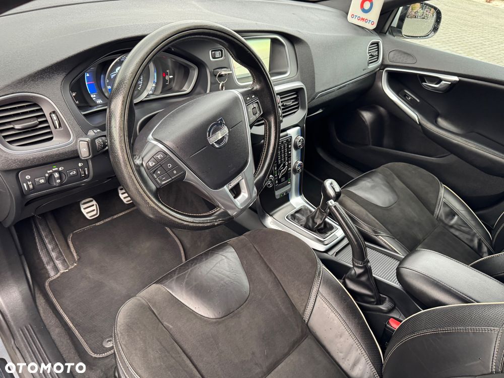 Volvo V40 D2 R Design - 10