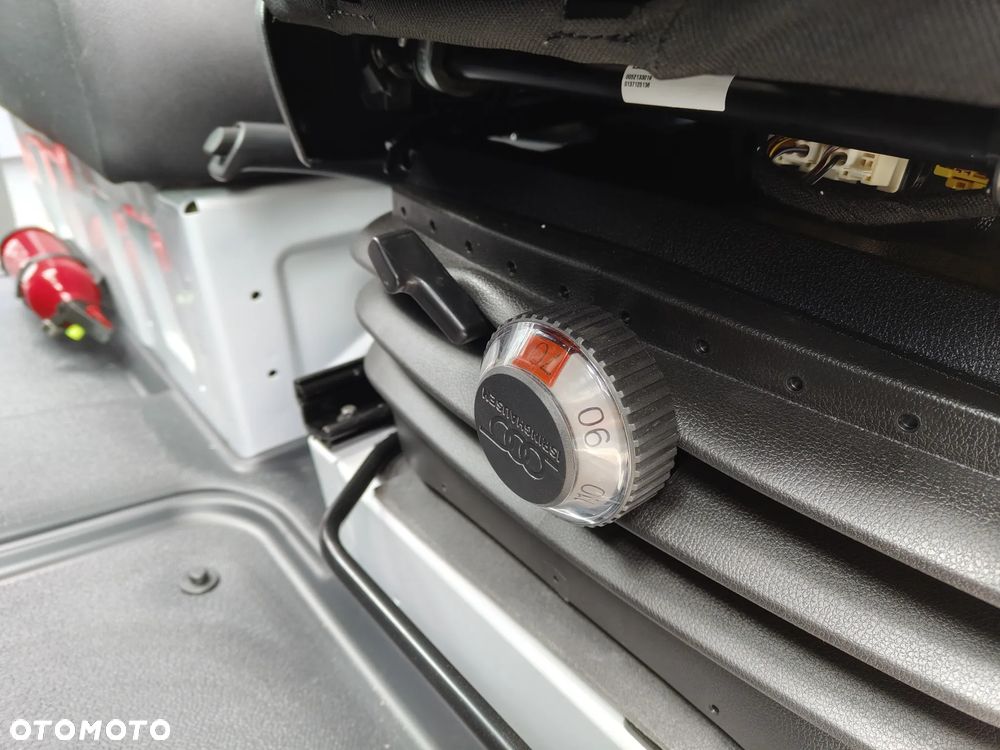 Mercedes-Benz Sprinter - 13