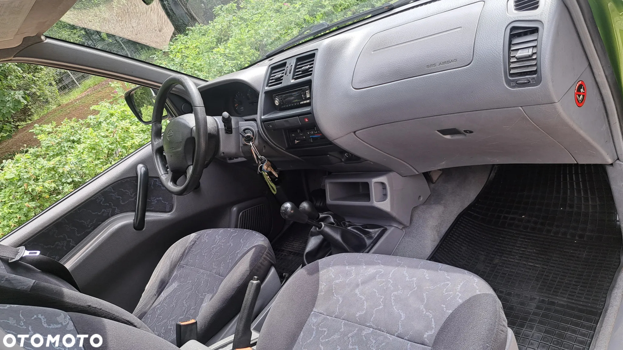 Nissan Terrano II 2.4 SR - 16