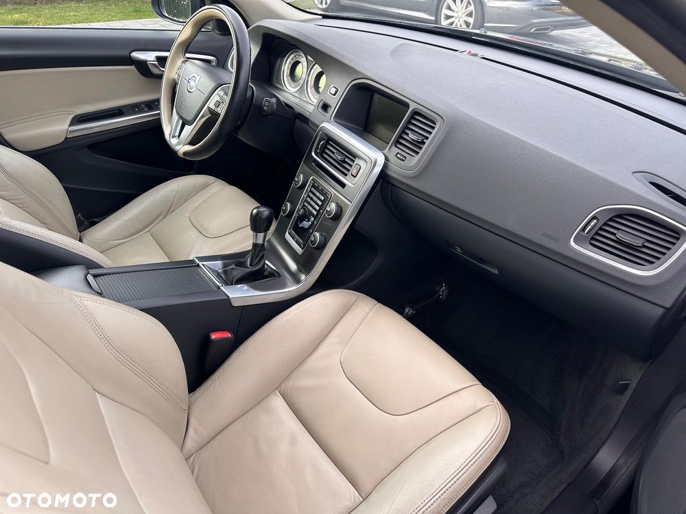 Volvo V60 D3 Momentum - 17