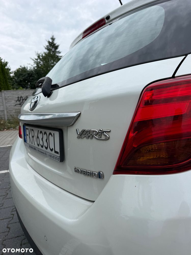 Toyota Yaris Hybrid 100 Premium - 11