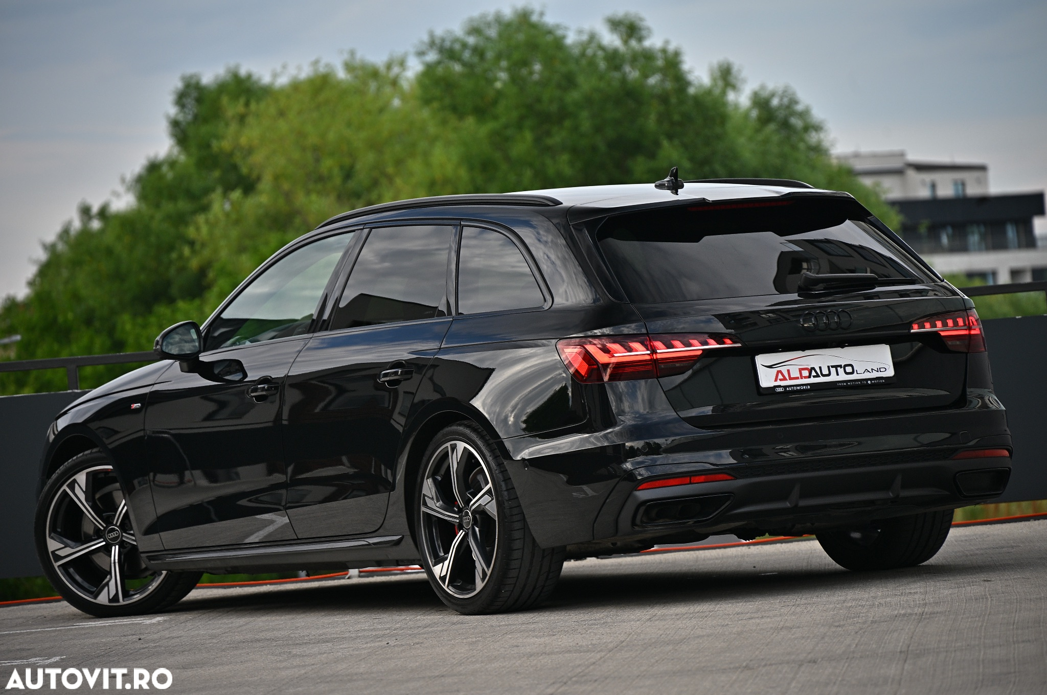 Audi A4 Avant 40 TDI S tronic S line - 4