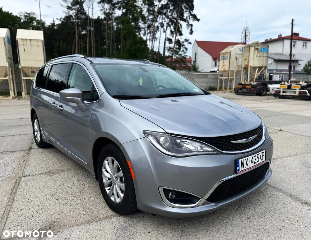 Chrysler Pacifica - 2