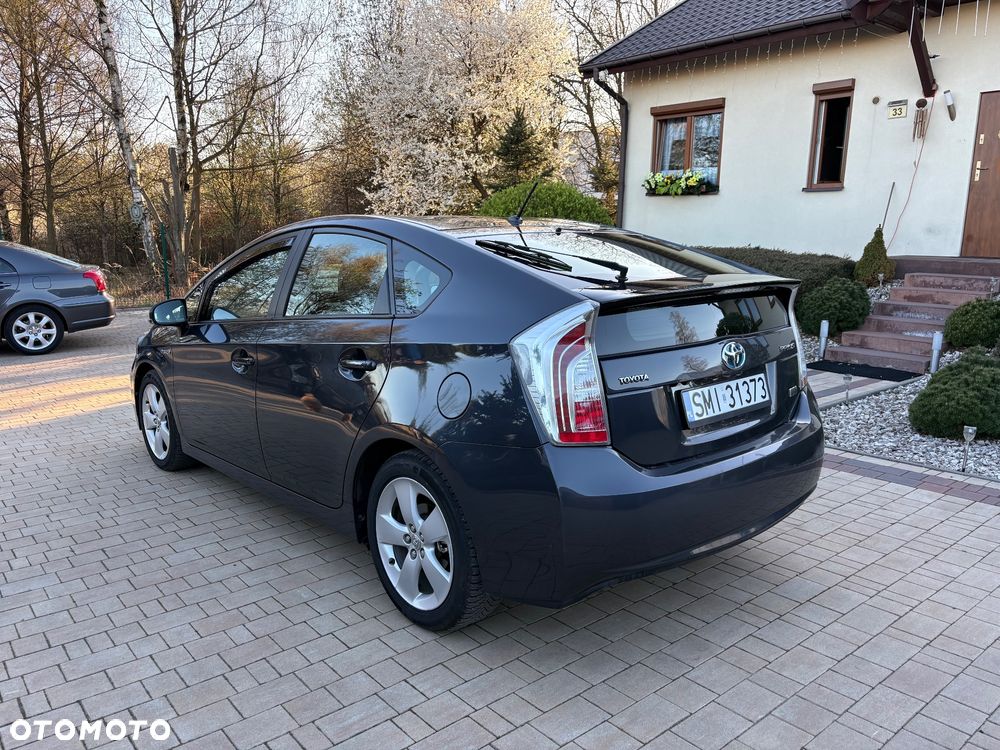 Toyota Prius (Hybrid) - 3