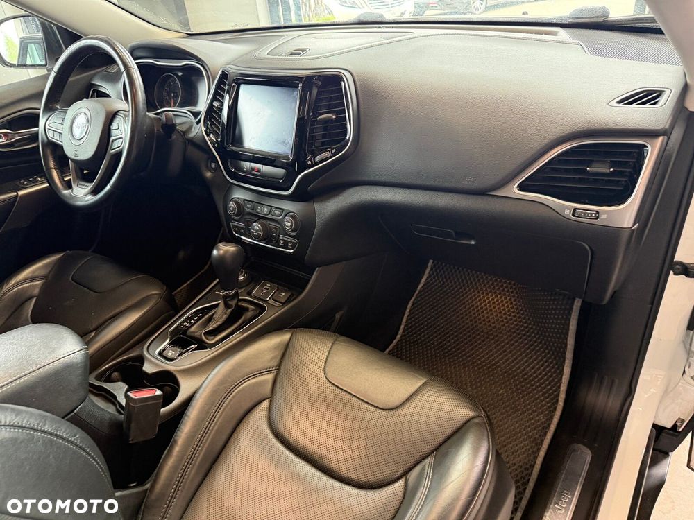 Jeep Cherokee - 15