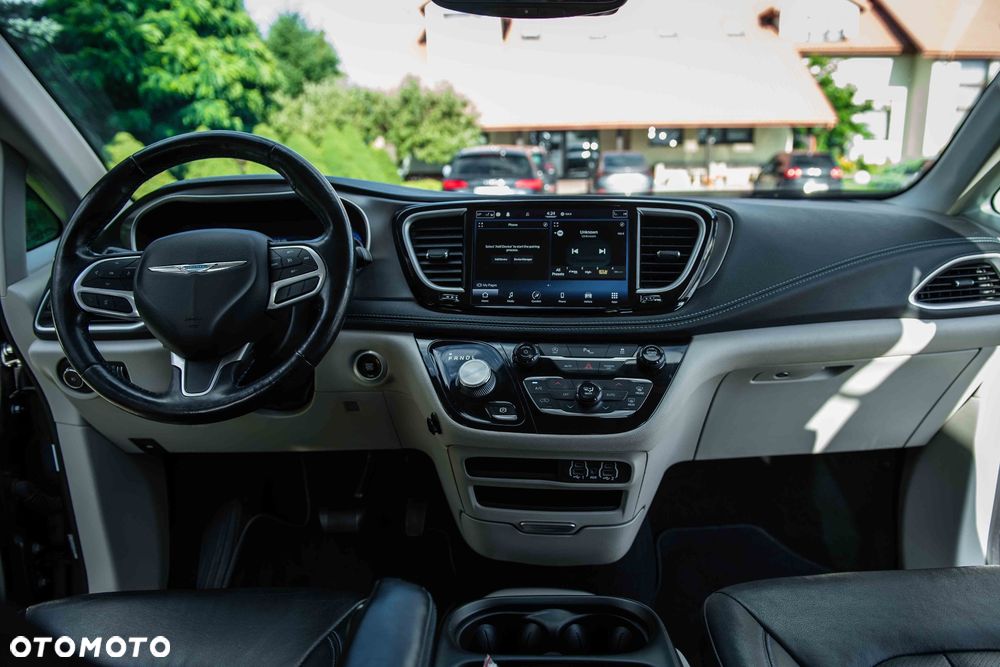 Chrysler Pacifica - 11
