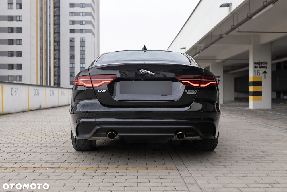 Jaguar XE 2.0 P250 SE - 9