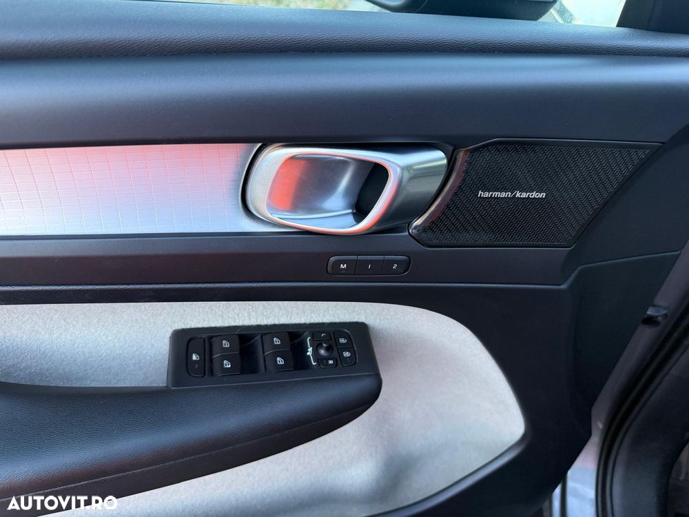 Volvo XC 40 D4 AWD Geartronic Momentum Pro - 27