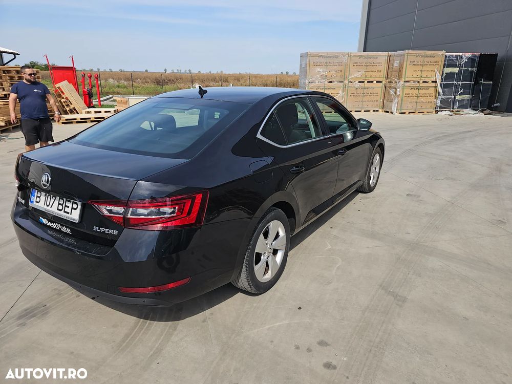 Skoda Superb 2.0 TDI DSG Ambition - 6