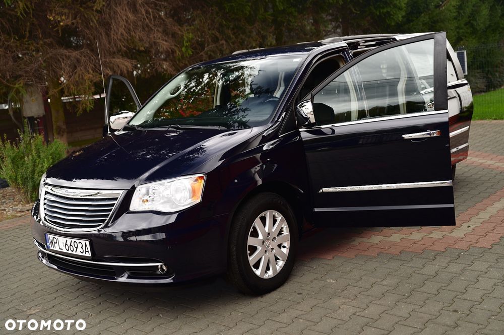 Chrysler Town & Country - 17