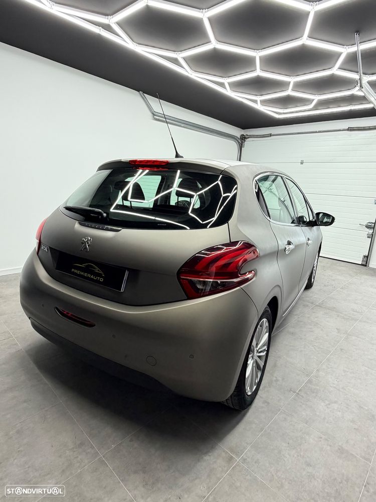 Peugeot 208 1.2 PureTech Allure EAT6 - 6