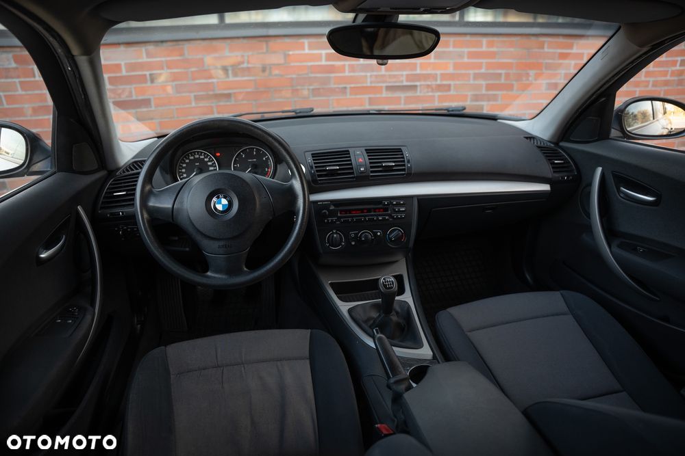 BMW Seria 1 118d - 25