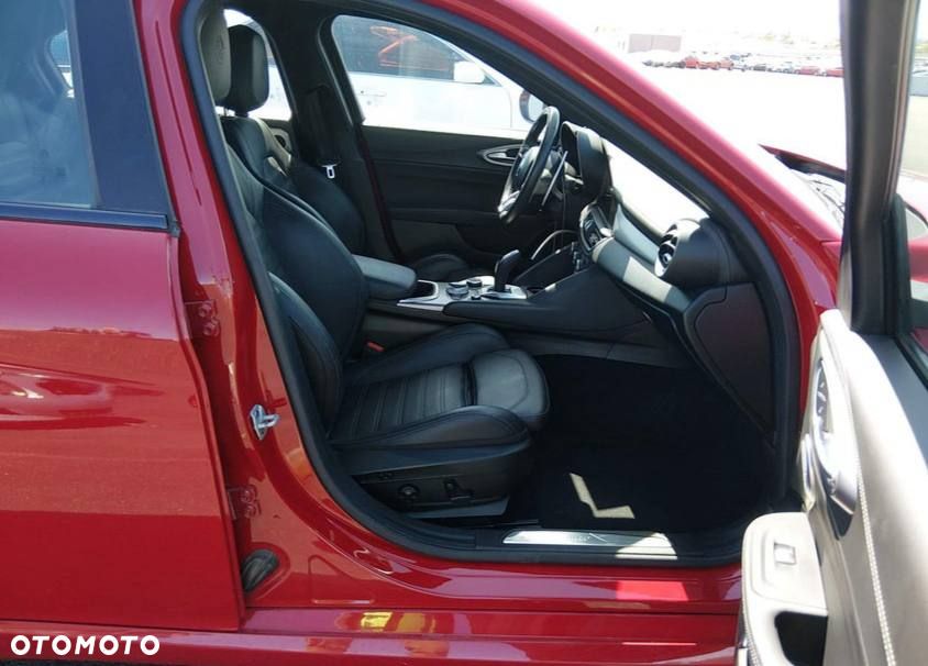 Alfa Romeo Giulia 2.0 Turbo 16V AT8 Veloce Ti - 10