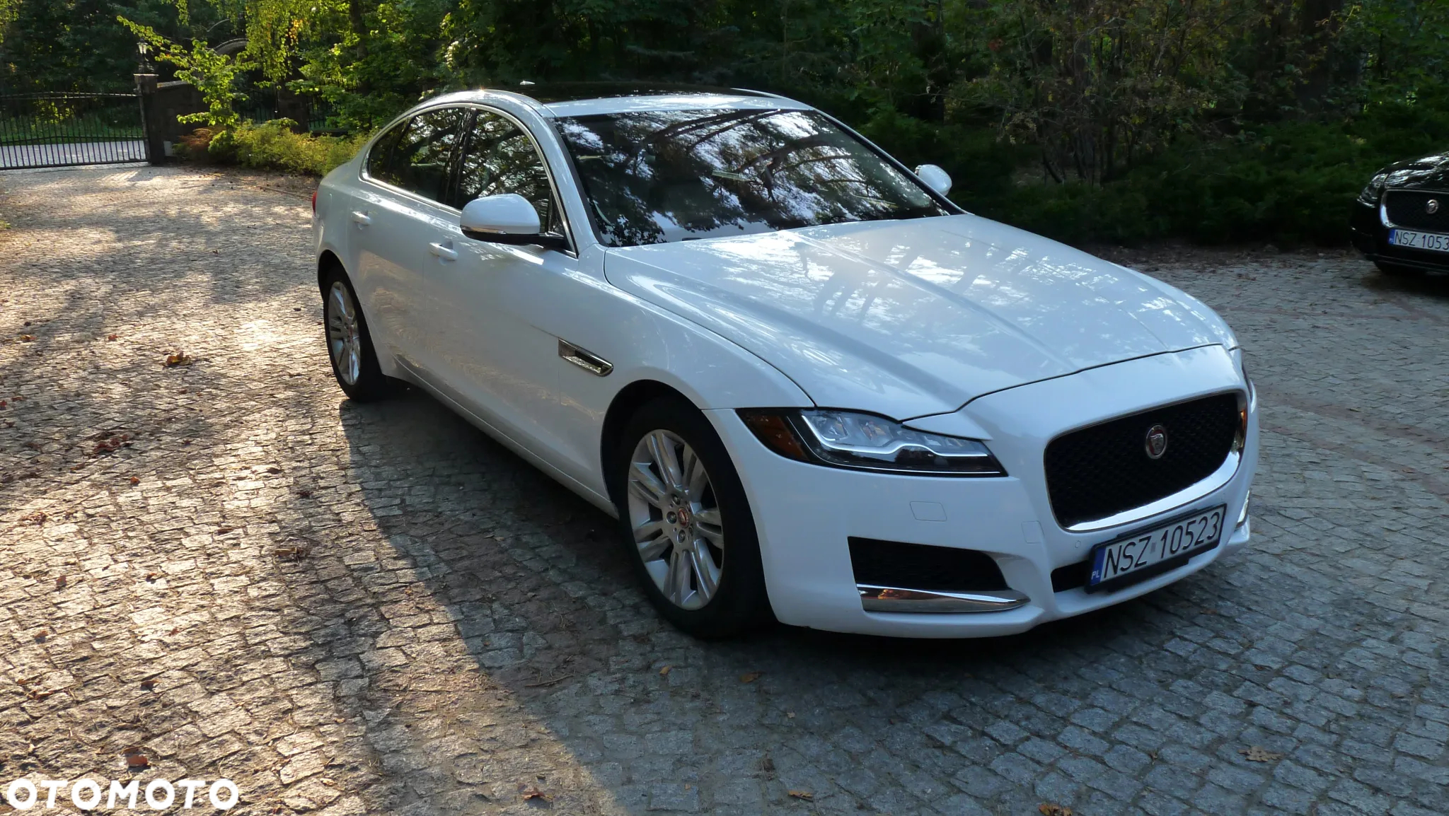 Jaguar XF 35t AWD Portfolio - 4