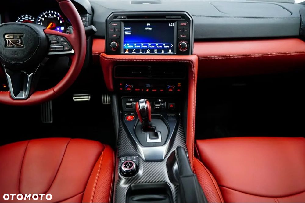 Nissan GT-R - 1