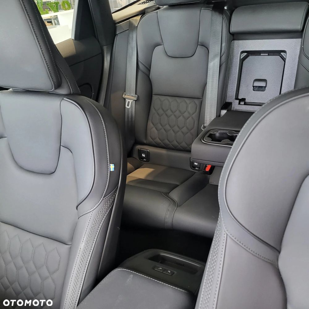 Volvo XC 60 B5 B AWD Plus Dark - 14
