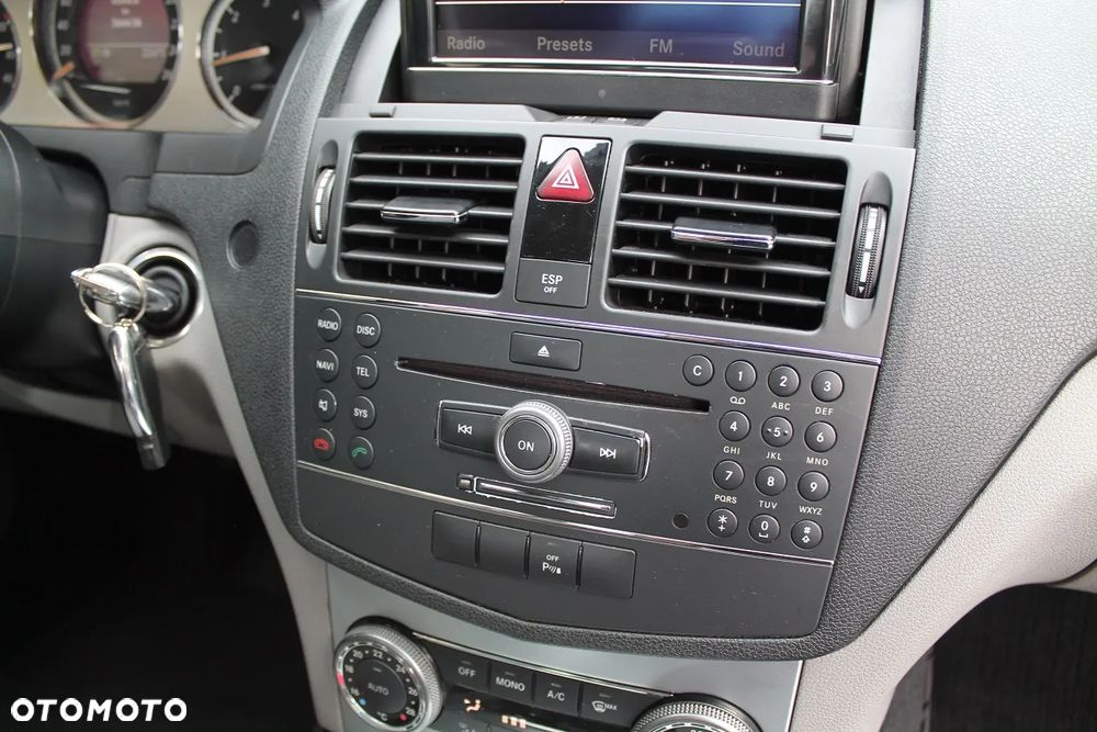 Mercedes-Benz Klasa C 220 CDI DPF Avantgarde - 33