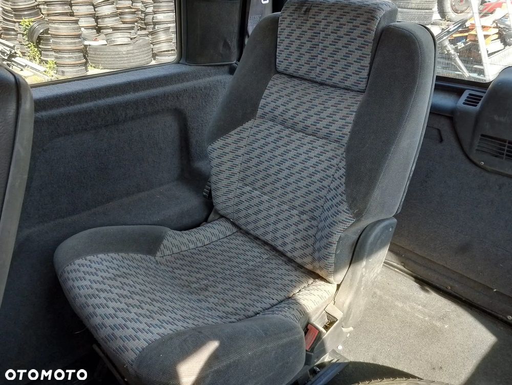 Renault Espace II (91-97r.) 2.2 B 110KM. Silnik J7T772(J7T 772)/J7T773(J7T 773)/J7T776(J7T 776) Skrzynia AR4/NG3/NG7 lakier NV596 – OTTOMAN GREEN.Cały na części. GWARANCJA !!!  Przód Tył Zestaw Komplet Drzwi Klapa Zderzak Błotnik Maska Grill Atrapa Szyba Pas Lampa Lusterko Boczki Fotel Kanapa Kokpit Deska Rozdzielcza Przełącznik Włącznik Sterownik Przewody Wiązka Instalacja Moduł Komputer Czujnik Listwa Pompa Alternator Wtryski Głowica Rozrusznik Kompresor Sprzęgło Dwumas Silnik Skrzynia ABS Klimatyzacji Paliwa Wspomagania Kolektor Turbina Przepustnica Zawór Chłodnica Koło Hak Belka Sanki Zawieszenie Mcpherson Półoś Amortyzator Wydech Tłumik Zacisk Most - 10