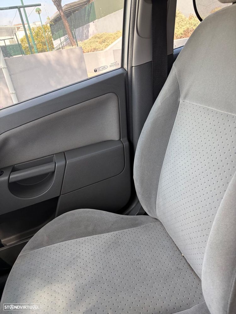 Ford Fiesta 1.4 Ghia - 14