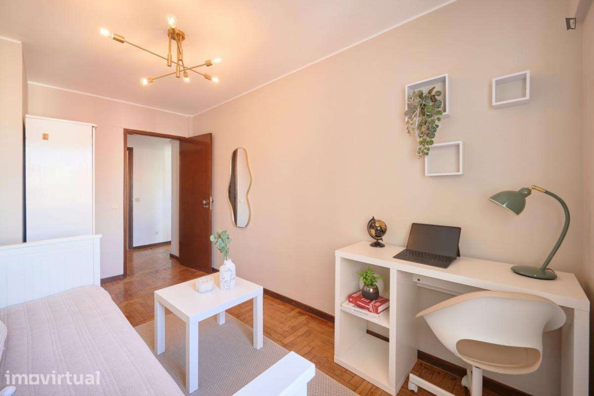 Quarto - localizado em Benfica Lisbon - Grande imagem: 5/30