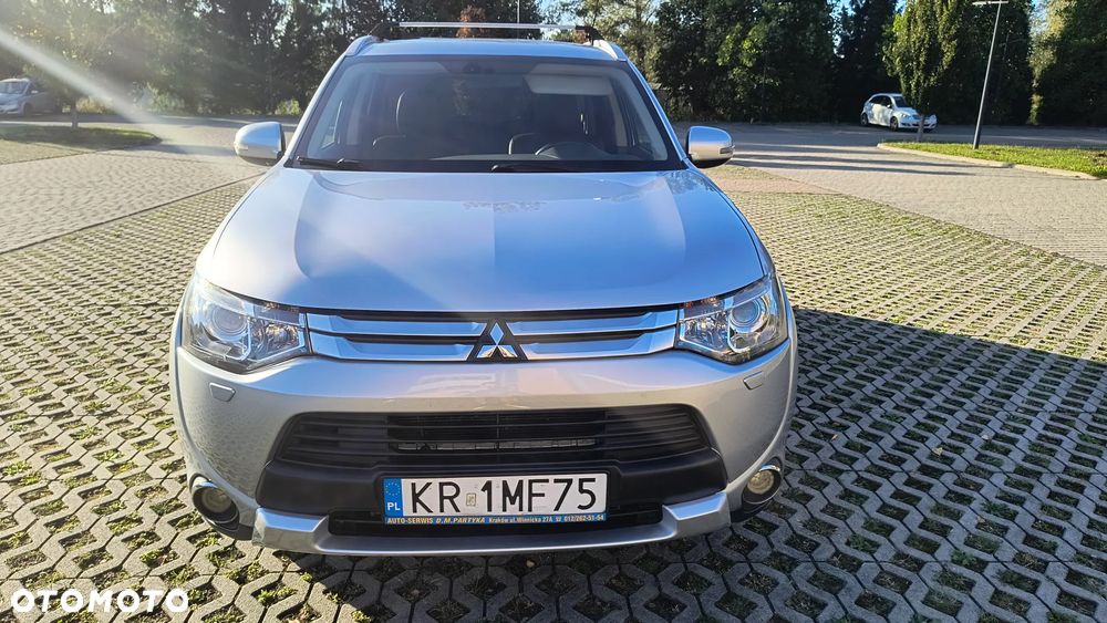 Mitsubishi Outlander 2.2 DID Intense + 4WD - 2