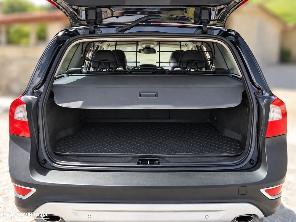 Volvo XC 70 D5 AWD Black Edition - 11