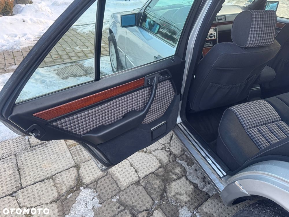 Mercedes-Benz W124 (1984-1993) - 17