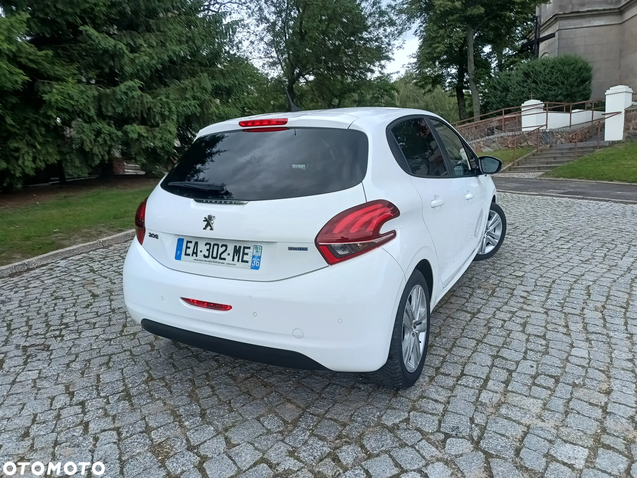 Peugeot 208 e-HDi 92 Stop&Start Style - 8