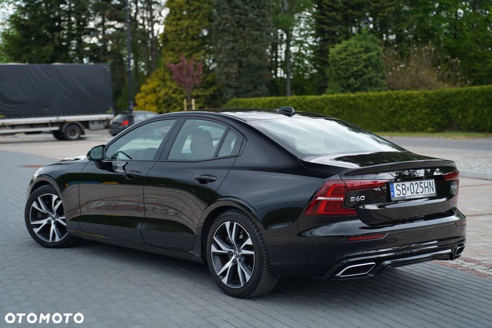 Volvo S60 T5 R-Design - 8