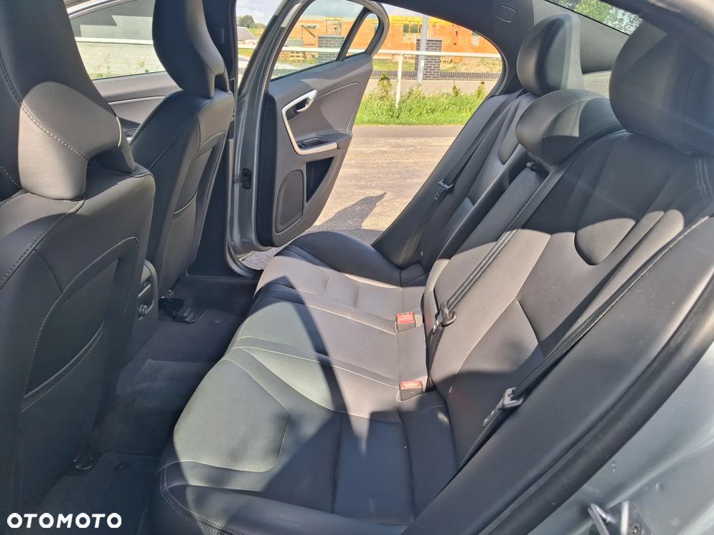 Volvo S60 D2 Edition - 14