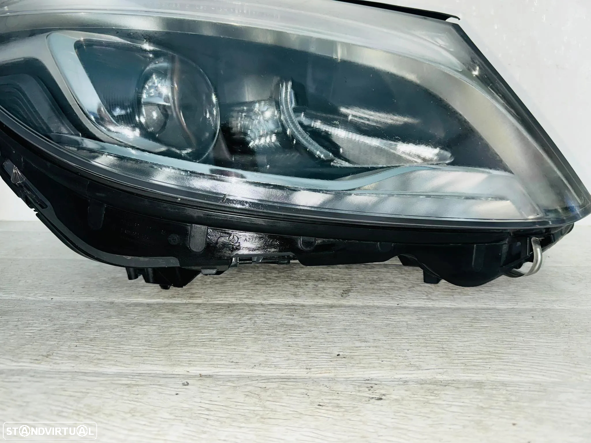 Farol de Xénon Direito Mercedes S W222 - A2229062803 - 2013 / 2020 - 10