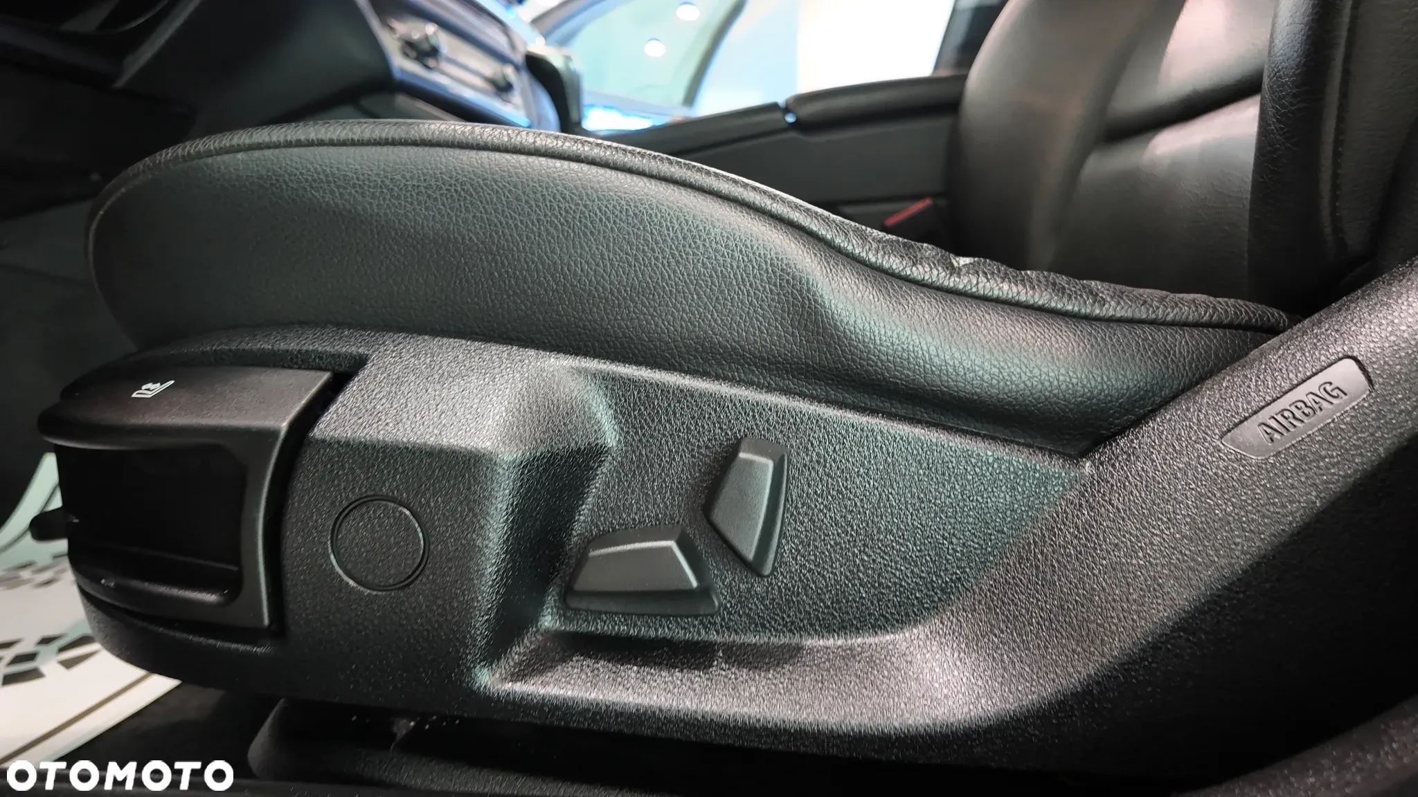 BMW Seria 5 523i - 30