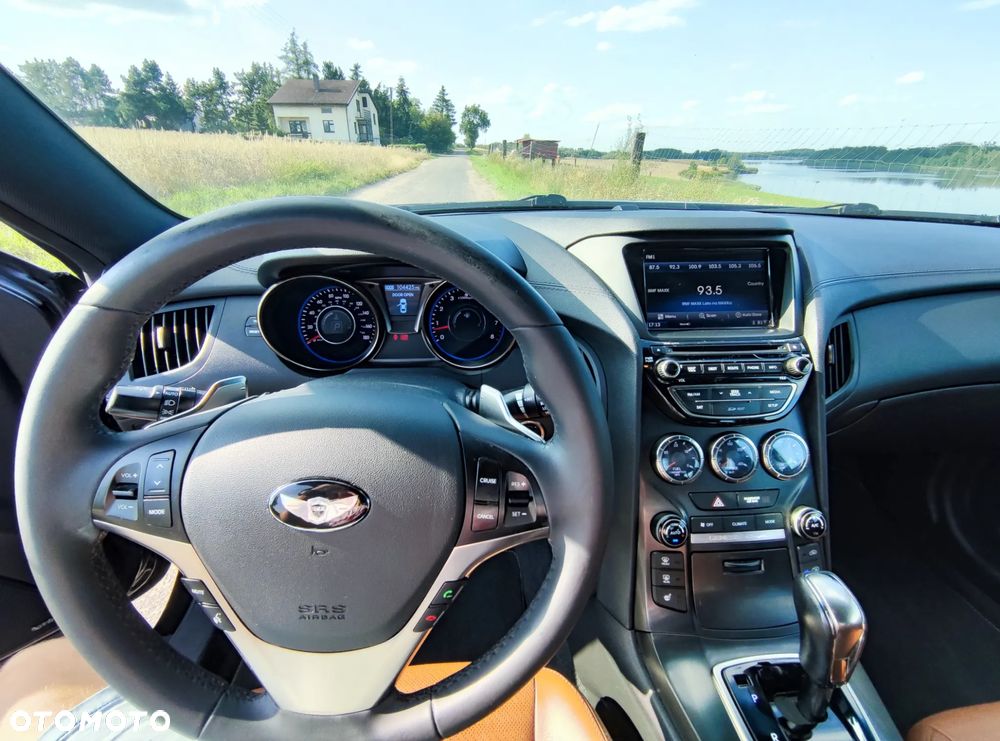 Hyundai Genesis Coupe 3.8 V6 Executive - 17