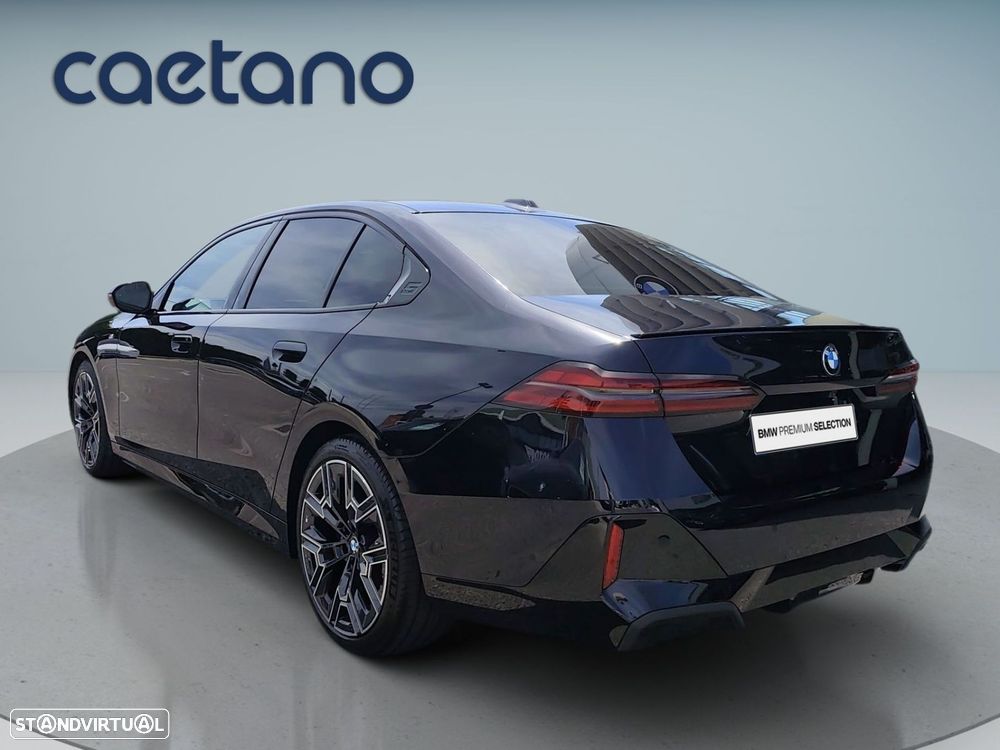 BMW 520 d Pack Desportivo M Pro — fotografia 6