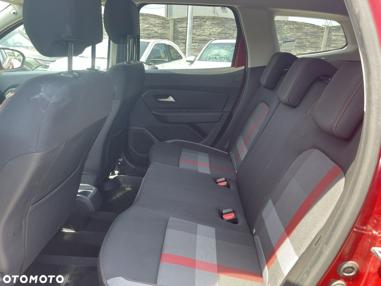Dacia Duster 1.6 SCe Essential - 8