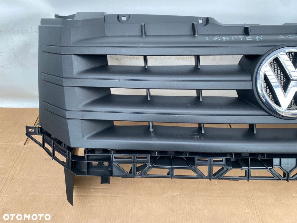 VW CRAFTER LIFT 2011- ATRAPA GRILL EMBLEMAT CHROM ORYGINALNA 2E0853653 - 4
