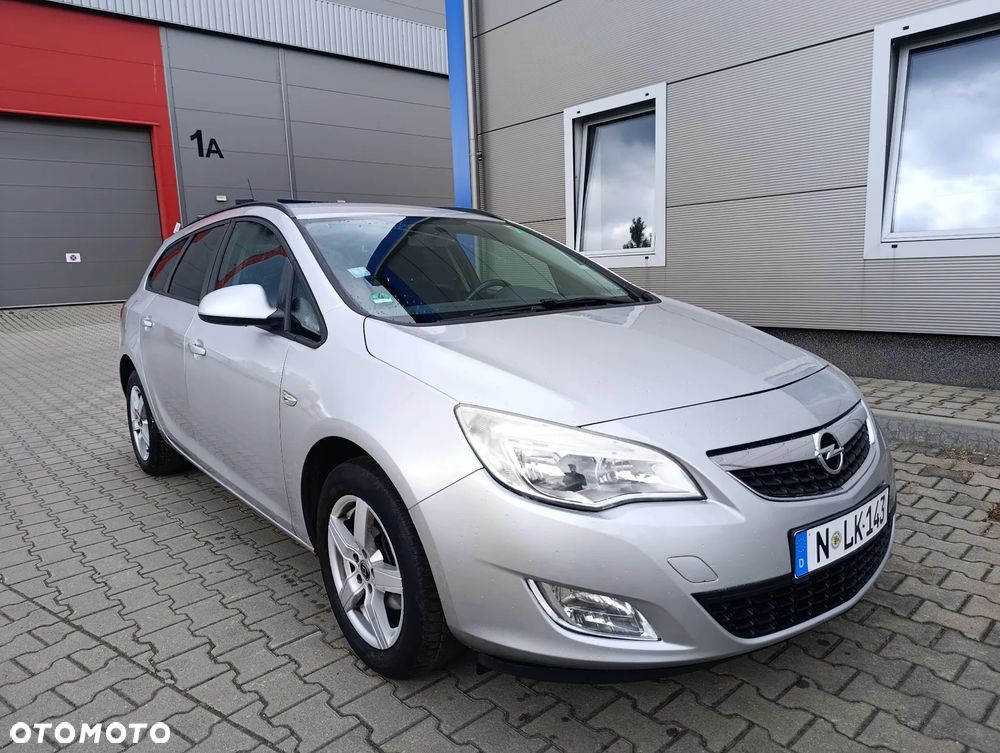 Opel Astra 1.4 Turbo 150 Jahre - 13