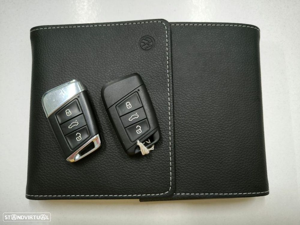 VW Passat 2.0 TDI Business P.DSG - 52