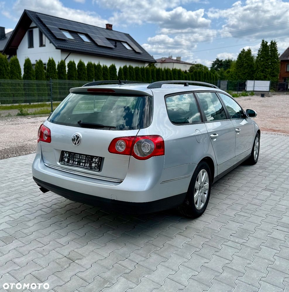 Volkswagen Passat 1.6 FSI Trendline - 3