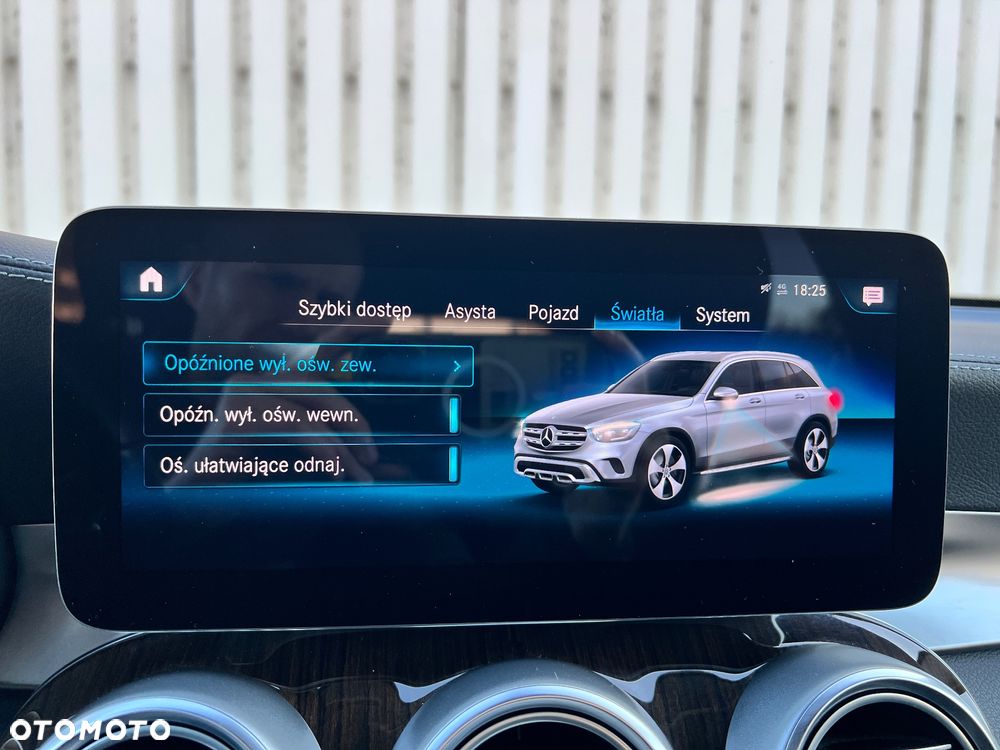 Mercedes-Benz GLC 200 4Matic 9G-TRONIC AMG Line - 35