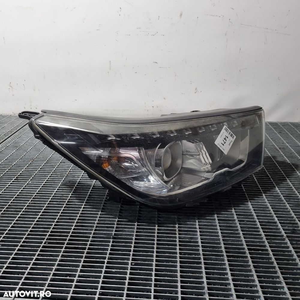 Far Dreapta SsangYong Tivoli 2015 - 2019 SUV 4 Usi (1471) Cu lupă - 1