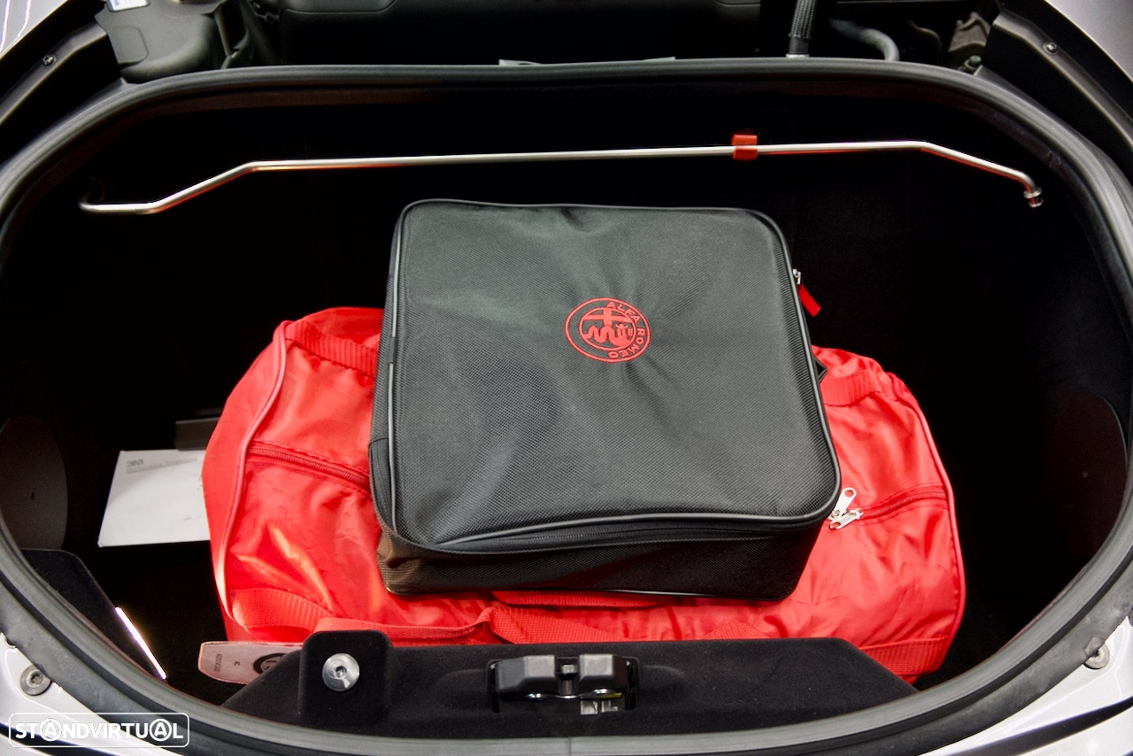 Alfa Romeo 4C 1750 TBi - 28