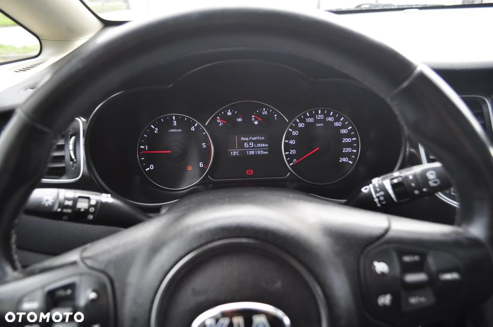 Kia Carens 1.6 GDI Dream Team Edition - 17