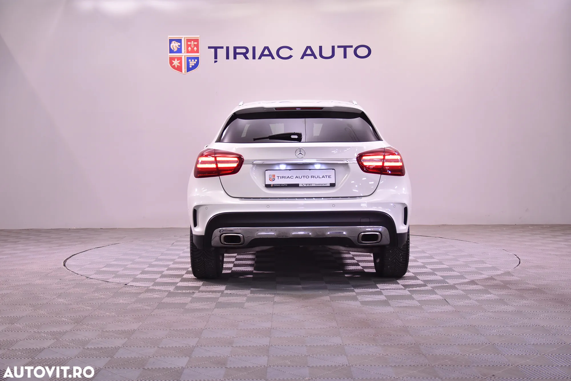 Mercedes-Benz GLA - 4